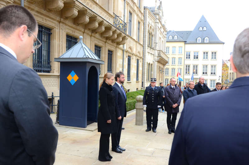 CoupleH-minutesilence16112015