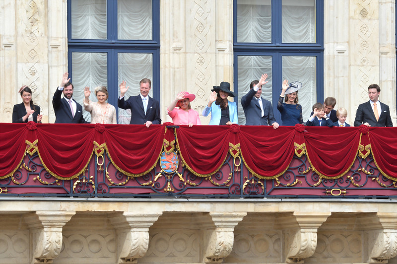 01_Famille Grand-Ducale au Balcon_06