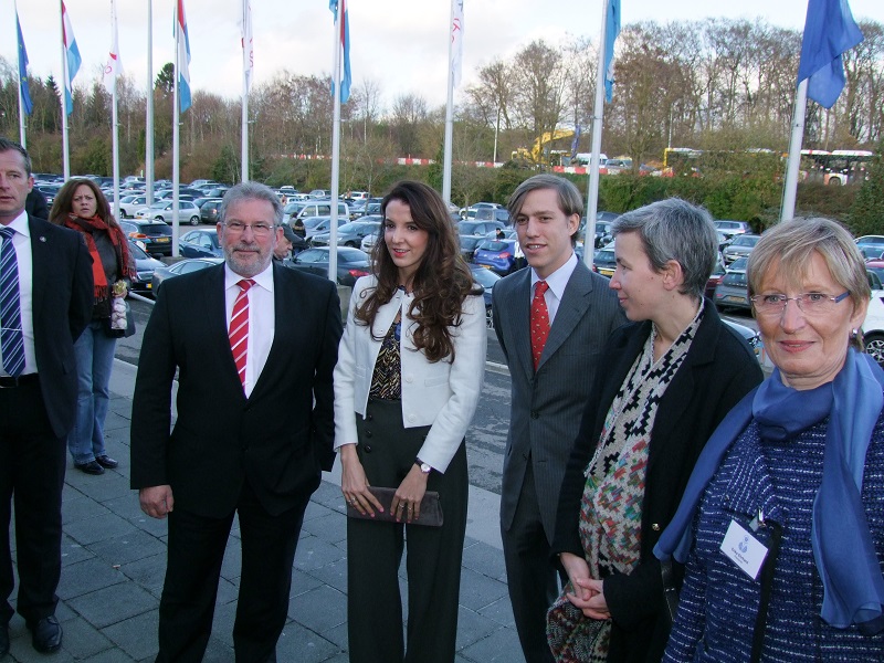 xx-int-bazaar-2015-5383-GT-800