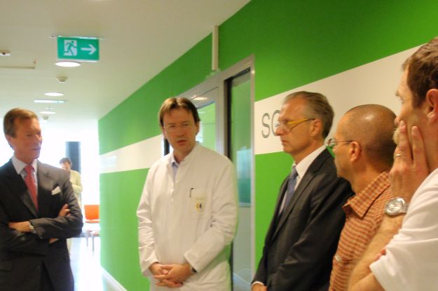 Visite du Laboratoire de recherche en médecine du Sport du CRP-Santé par S.A.R. le Grand-Duc