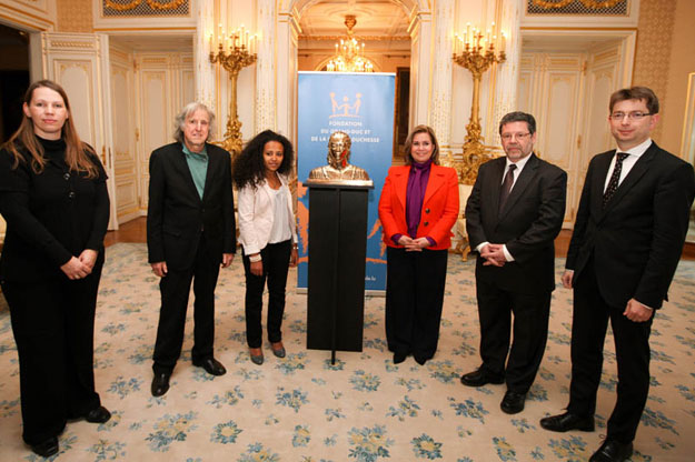 Remise d'un buste en bronze à la Fondation du Grand-Duc et de la Grande-Duchesse