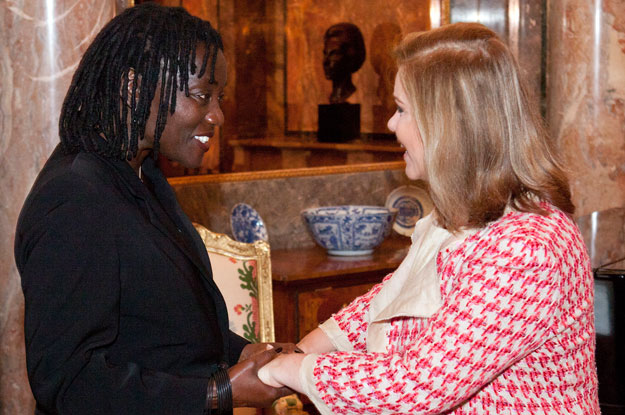 Visite du Dr. Auma Obama et de l’équipe de Football féminine du Kenya dans le cadre d’un projet à vocation sociale, culturelle et sportive initié par l'asbl CARE