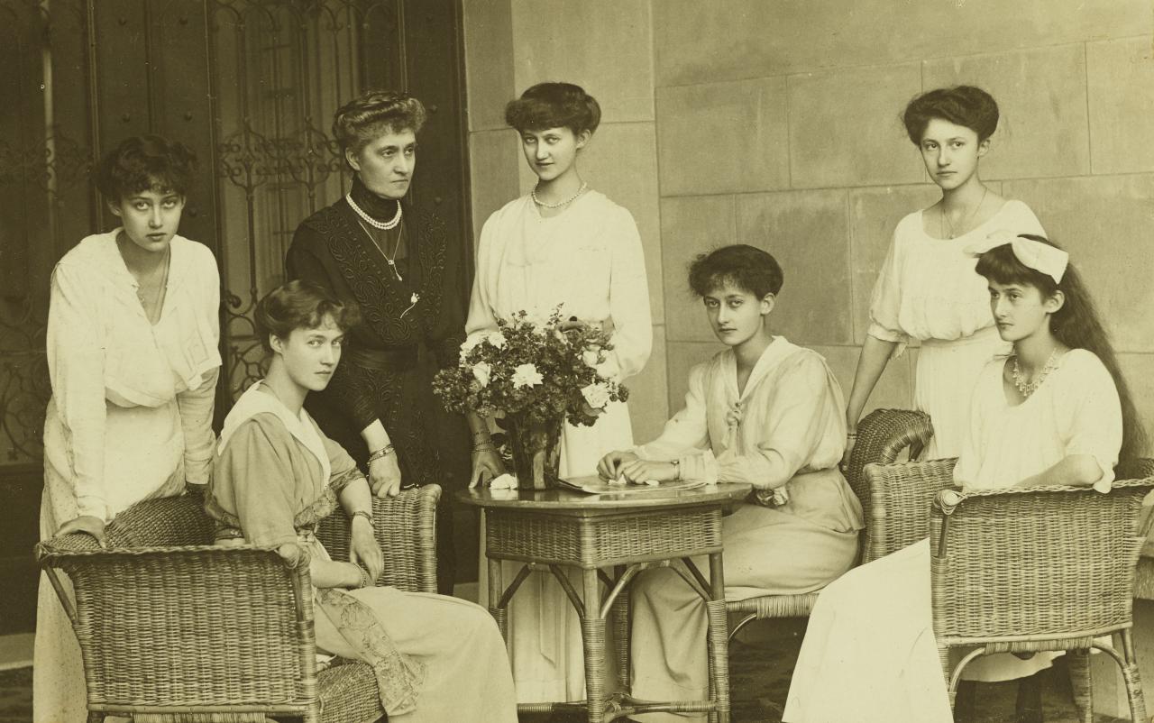 La Grande-Duchesse Marie-Anne avec ses 6 filles