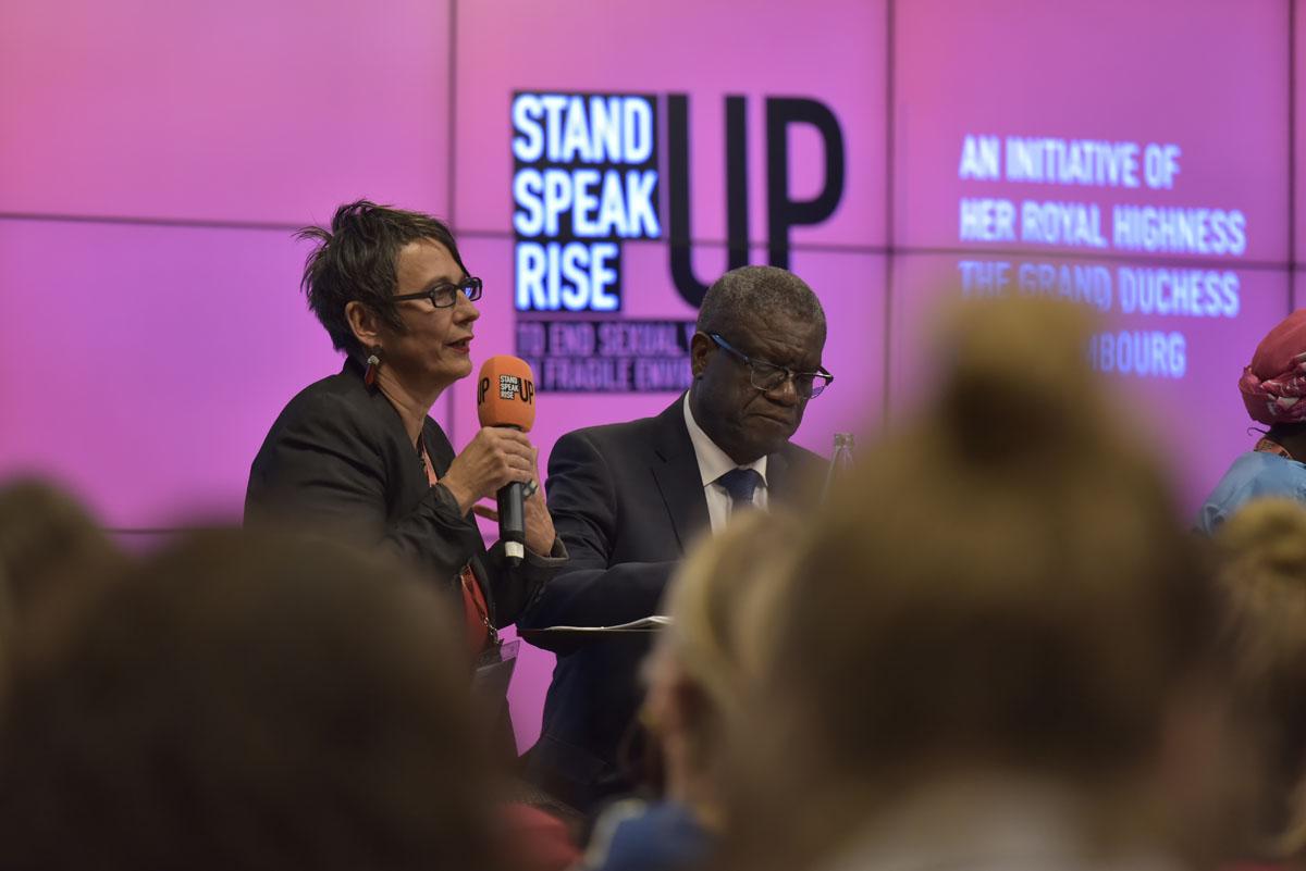 Gesprächsrunde anlässlich des internationalen Forums "Stand Speak Rise Up!"
