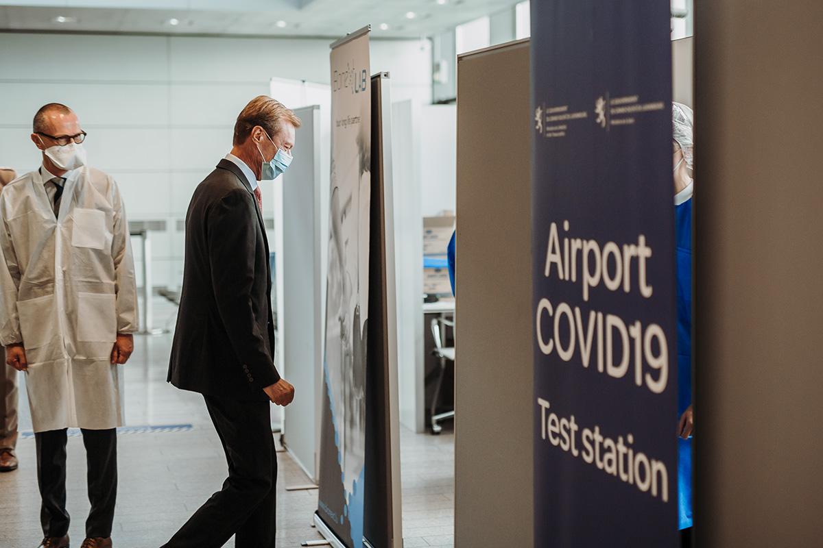 Le Grand-Duc a visité le centre de test COVID-19 - Lux-Airport