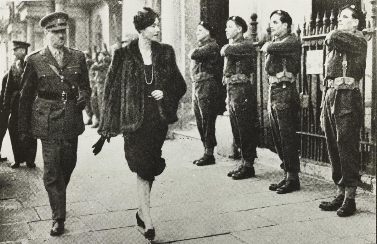 Revue des troupes à Londres en 1944