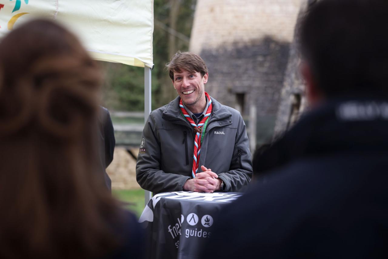 Raoul de Scouting in Luxembourg prononce un discours