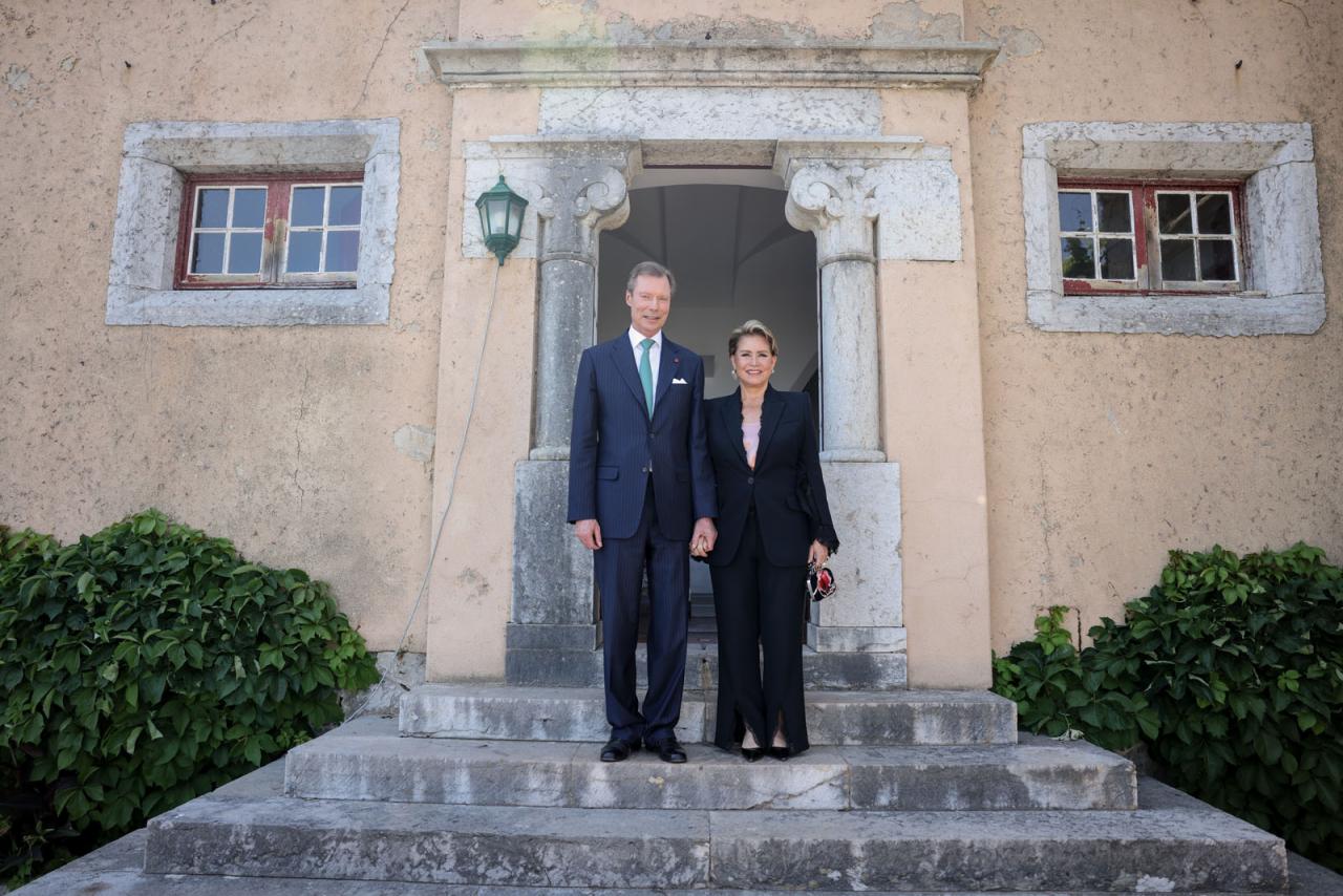 Le Couple grand-ducal devant la Casa Santa Maria
