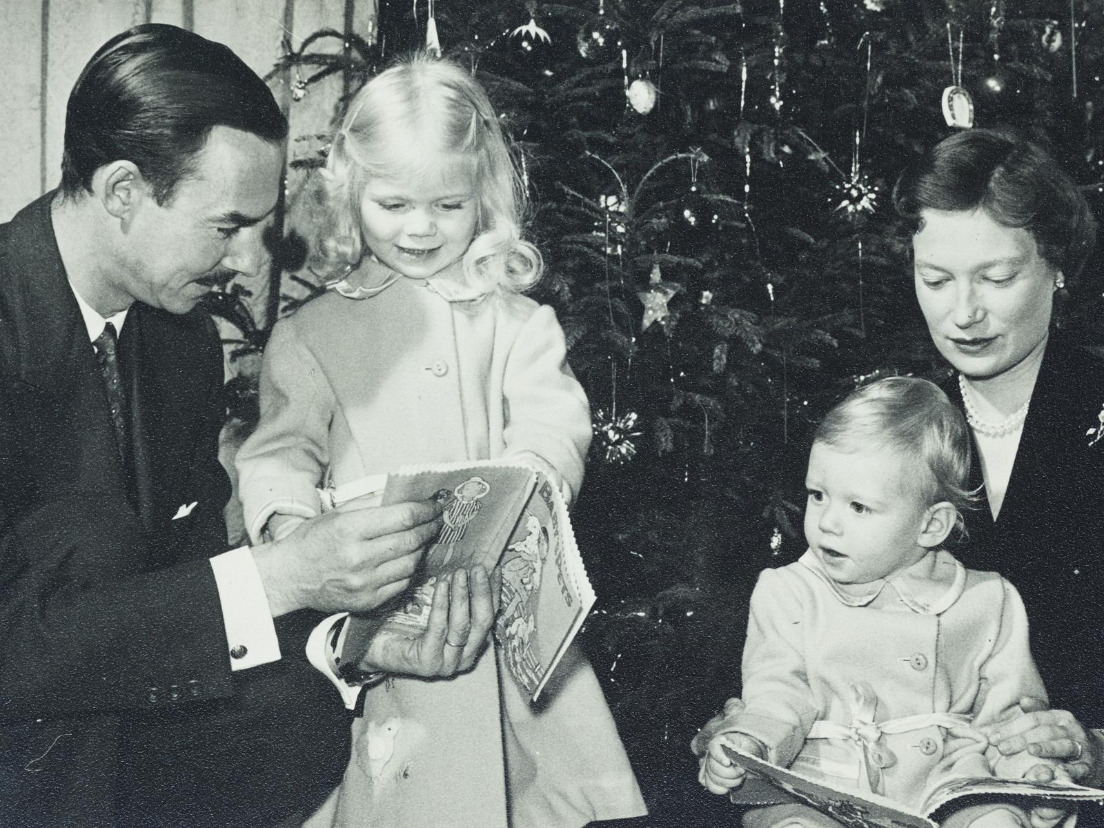The Grand Ducal Family under the Christmas tree
