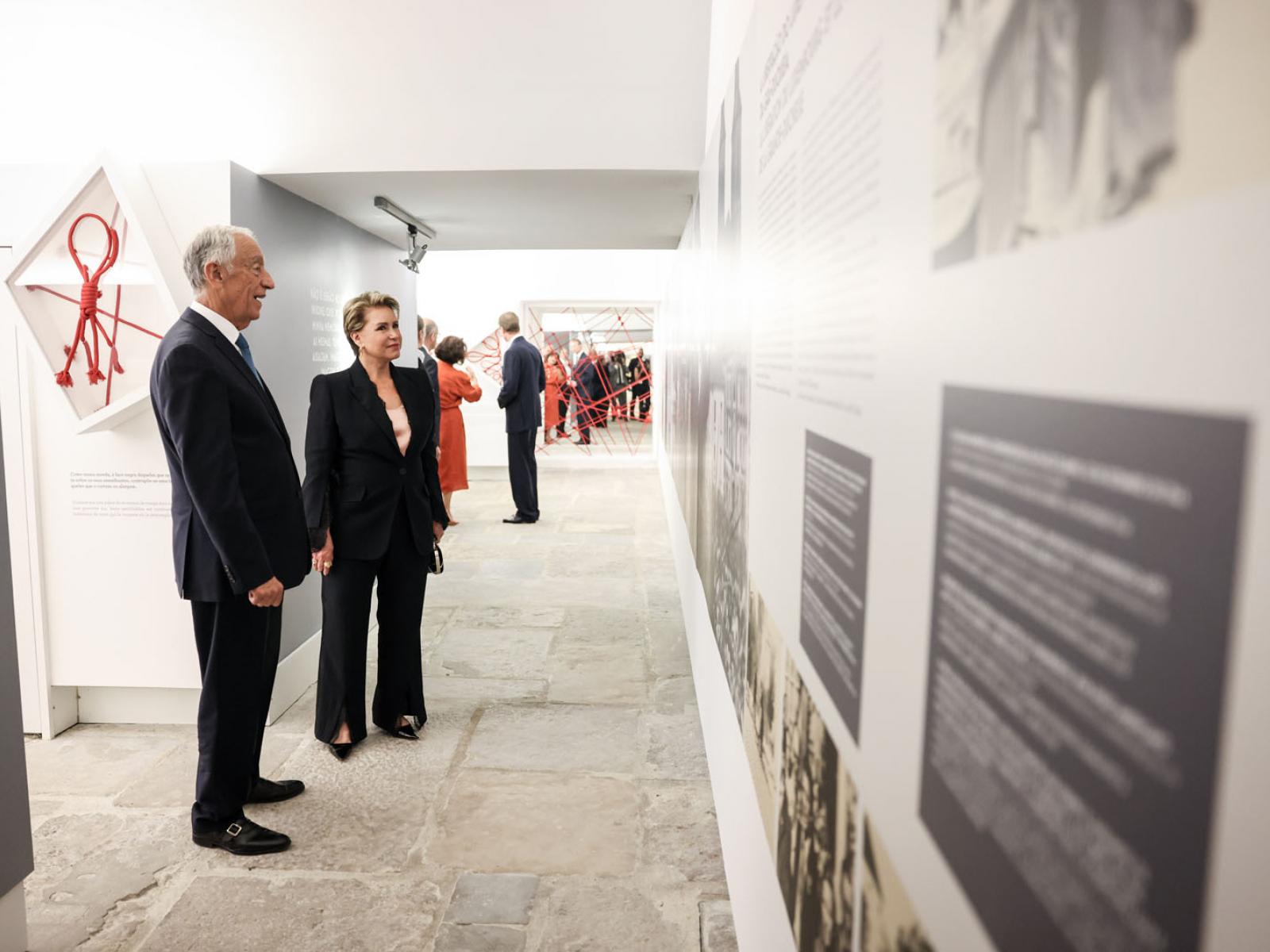La Grande-Duchesse et le Président portugais visitent l'exposition