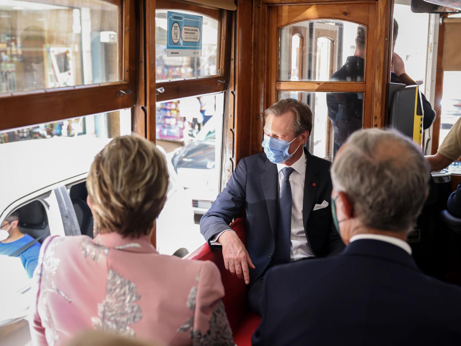 Le Couple grand-ducal voyage dans le tramway