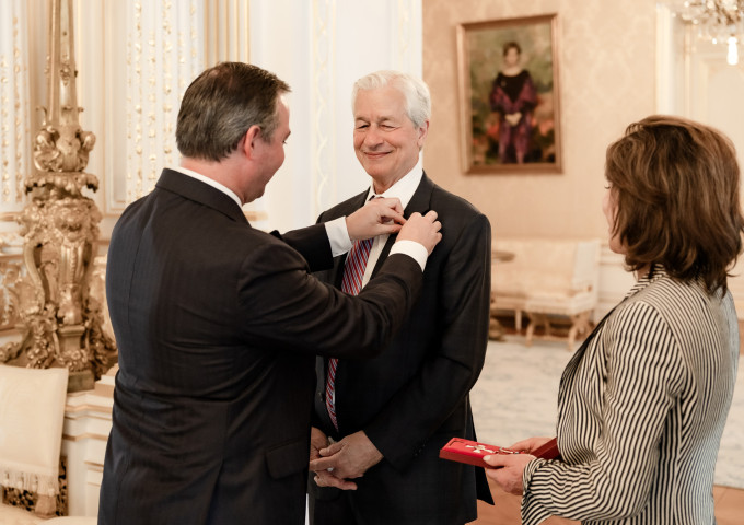 Le Grand-Duc remet une distinction à M. Jamie Dimon, CEO de JPMorgan Chase & Co